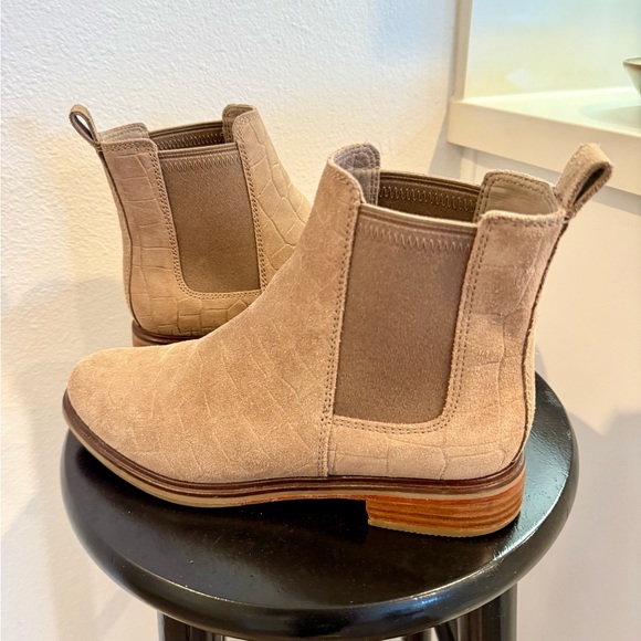 Clark’s Booties - Picture 4 of 9